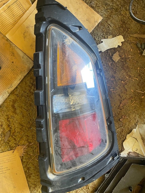 10-13 Kia Soul OEM RH TAILLIGHT TAIL LIGHT - RED LOWER & AMBER UPPER