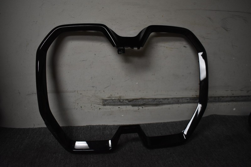 2022-2023 BMW I20 FRONT GRILLE BEZEL TRIM FACTORY OEM