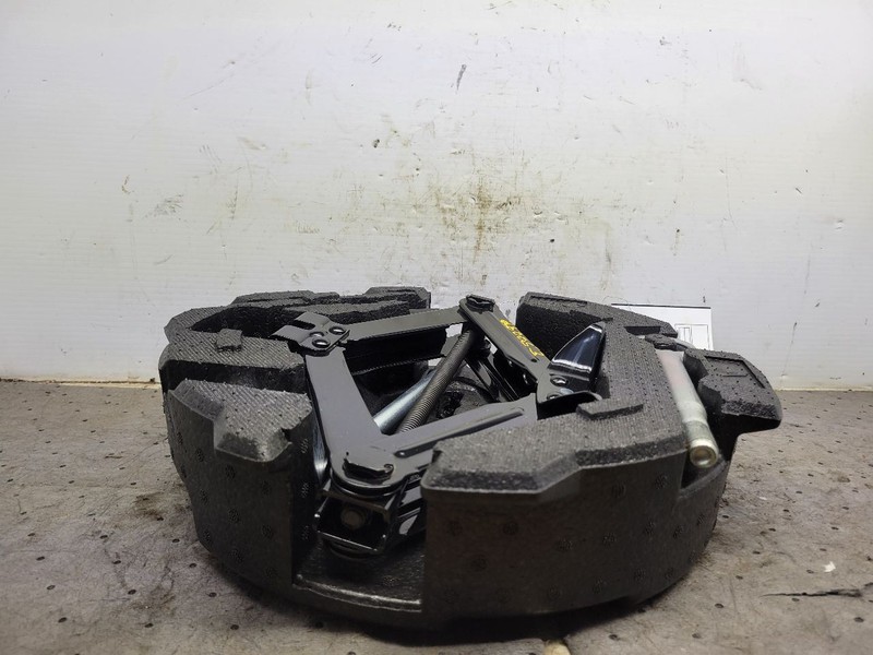 IMPREZA 2013 Jack and Tool Kit 1783675