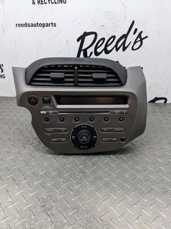 Audio Equipment Radio Tuner Assembly AM-FM-CD-MP3 Fits 09-13 FIT 1169771