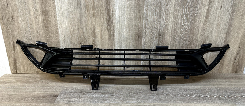 2018-19 KIA OPTIMA FRONT GRILLE SURROUND OEM PART# 86562-D4500