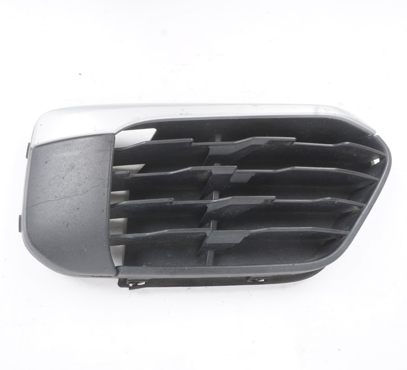 2016 - 2019 BMW X1 F48 Passenger Right Front Lower Grille Bezel 51117354778 OEM