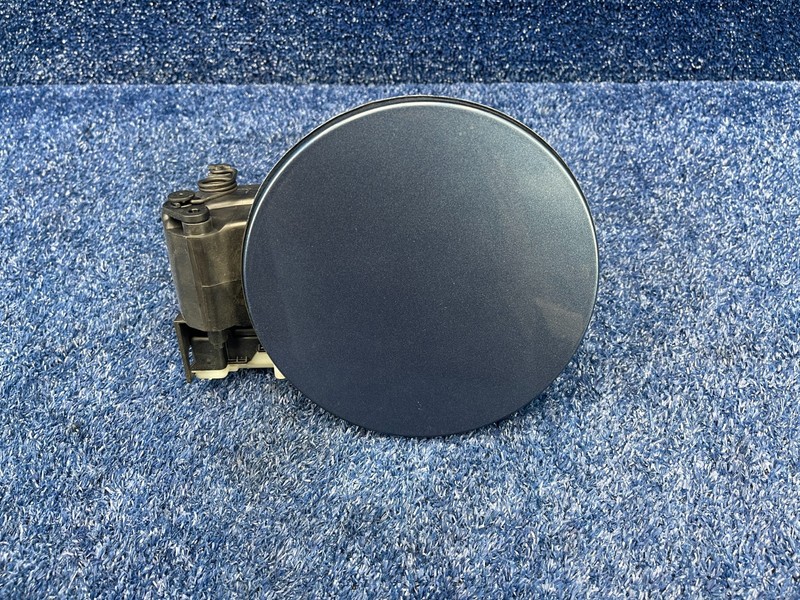 2016-2019 BUICK CASCADA FUEL TANK FILLER DOOR CAP PIPE HOUSING 13410445