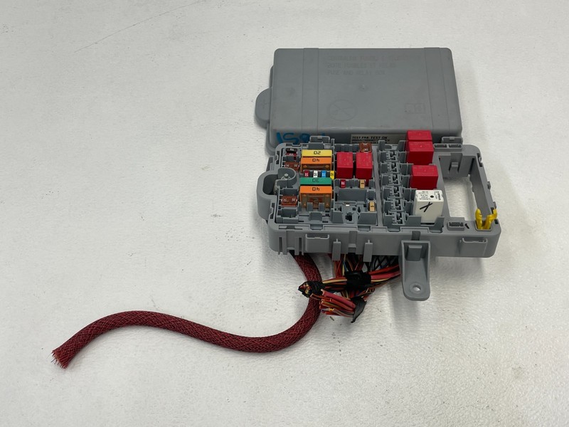 17-22 Alfa Romeo Giulia Quadrifoglio Junction Fuse Relay Box Block 1581 OEM