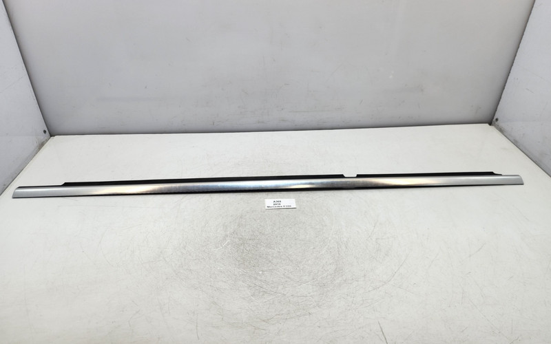 ✅ 10-16 OEM Mercedes W212 E350 Rear Left Driver Door Window Belt Molding NOTE*
