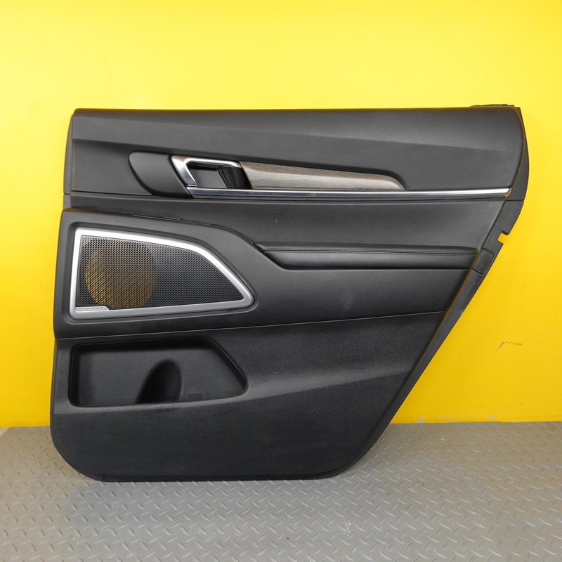 2020-2022 KIA TELLURIDE REAR RIGHT PASSENGER SIDE DOOR TRIM PANEL OEM 83302S9320
