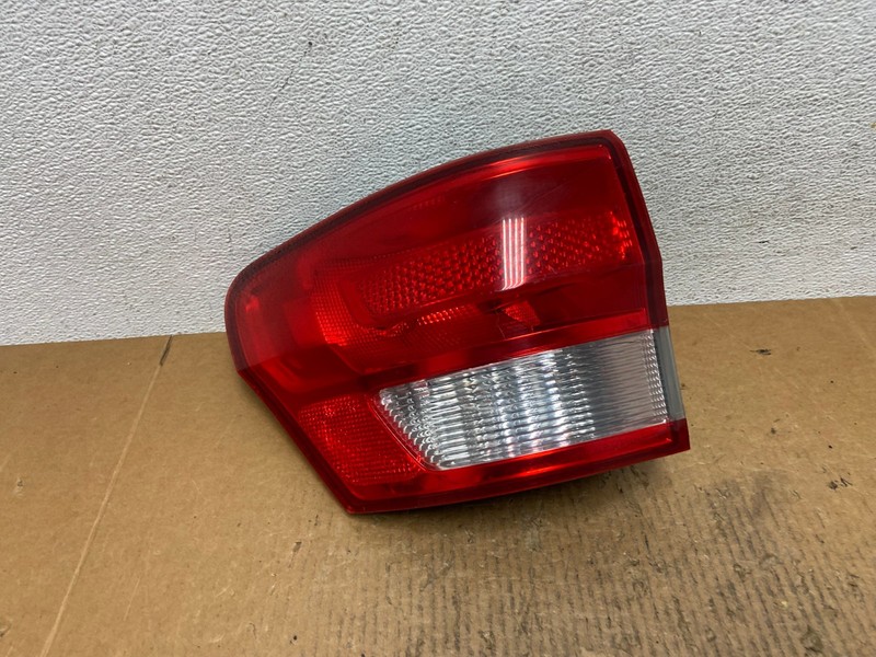 2011-2013 Jeep Grand Cherokee Left Driver Side Lh Tail Light AE2615 LK
