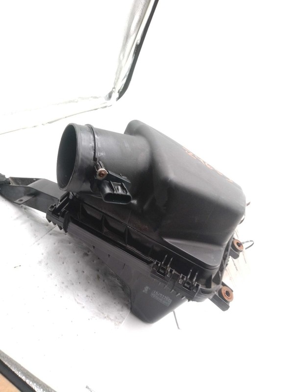 2006 Chevrolet Cobalt Air Cleaner Assembly OEM Used 2.2L Red 166K Miles
