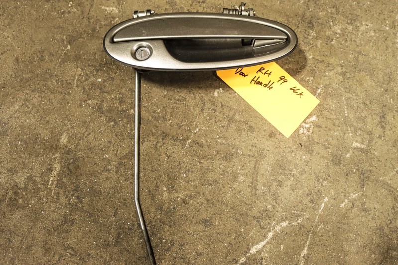 97-04 Chevrolet Corvette C5 Door Handle Exterior RH Passenger OEM 10244583 USED