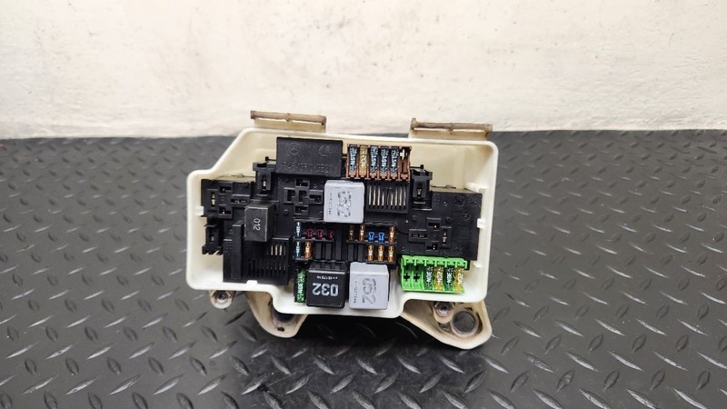 15-17 Mercedes-Benz C300 Engine Fuse Box OEM 2229063202
