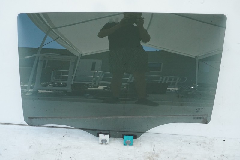 17-20 CHRYSLER PACIFICA REAR DOOR WINDOW GLASS LEFT DRIVER SIDEOEM