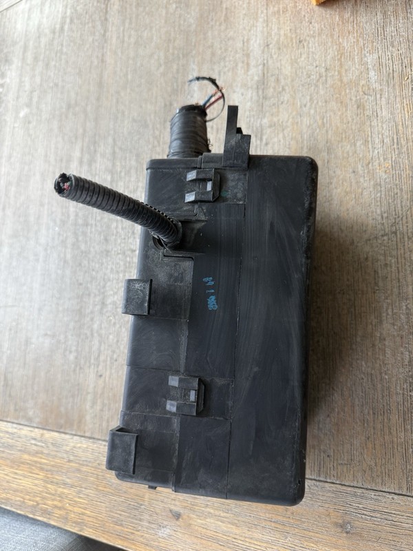 Fuse Box fits: 2005 Chevrolet Aveo 1.6L Engine Under Hood