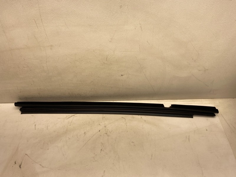 2013-2017 BUICK ENCLAVE LEFT REAR DOOR WINDOW INNER BELT SEAL STRIP RUBBER OEM