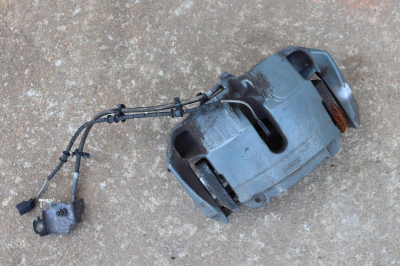 2010-2019 JAGUAR XJ XKR XF FRONT LEFT DRIVER SIDE BRAKE CALIPER W/ HOSE OEM
