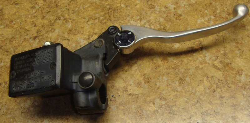 2001 Kawasaki ZX1100 ZX 1100 ZX11 Ninja Right Brake Lever Master Cylinder 01