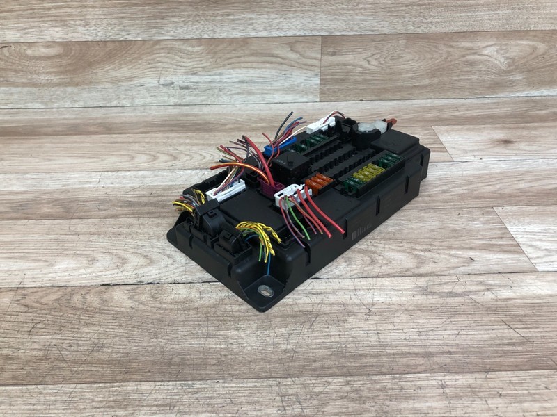 MINI COOPER OEM R56 FRONT SAM FUSE BOX RELAY FUSES RELAYS BLOCK 2007-2014 3