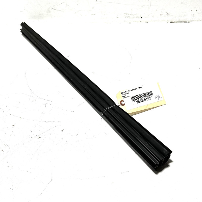 2020-2024 TOYOTA CAMRY FRONT DRIVER SIDE DOOR WINDOW INNER WEATHERSTRIP SEAL OEM