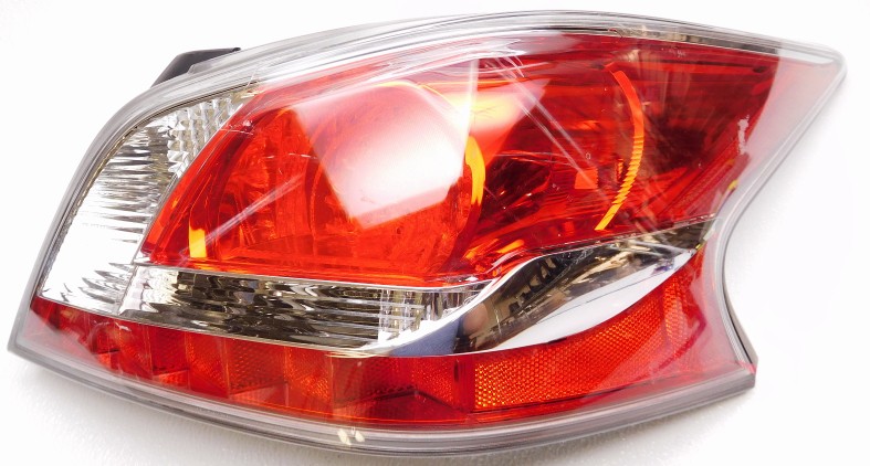 OEM Nissan Altima Passenger Side LED Tail Lamp Small Lens Chip Trim Peg Missing