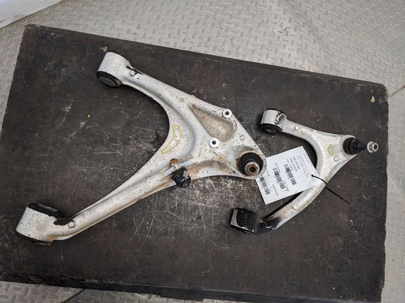 06-10 SOLSTICE DRIVER REAR UPPER & LOWER CONTROL ARMS 1171264