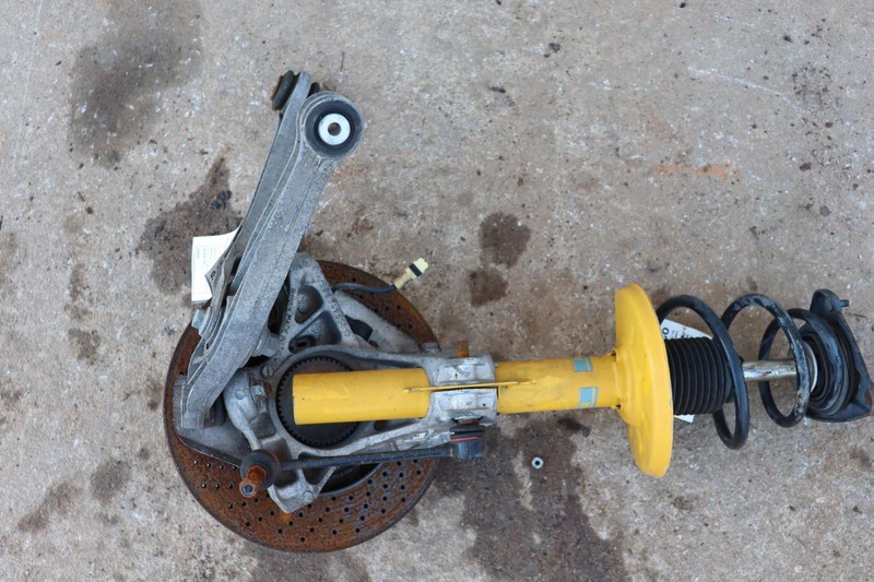 2002-2004 PORSCHE 911 FRONT RIGHT SPINDLE KNUCKLE HUB W/ STRUT & CONTROL ARM OEM
