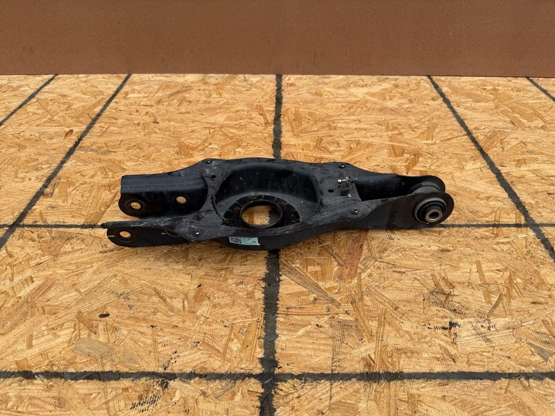 GENESIS G70 2019-2025 OEM REAR LOWER CONTROL ARM ASSEMBLY (FITS LEFT AND RIGHT)