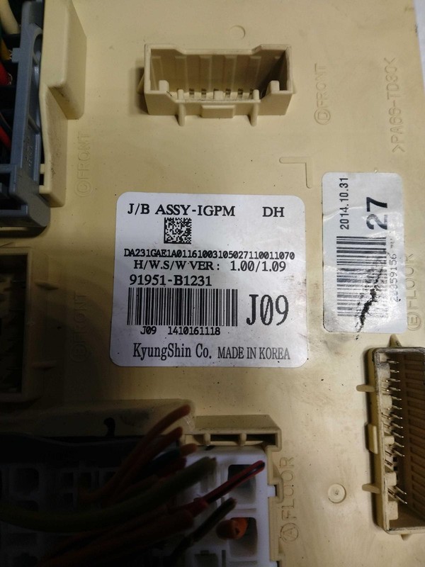 2015 Hyundai Genesis Blue Fuse Box 4636003 Used OEM Part 95000 Mileage