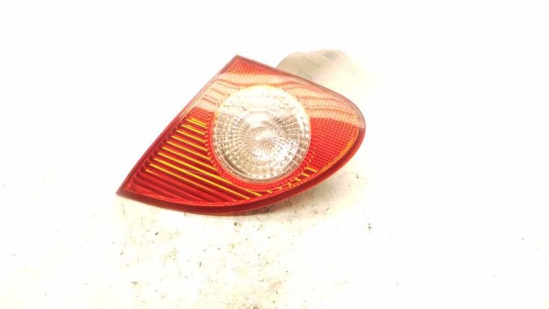 03-08 TOYOTA COROLLA PASSENGER SIDE REAR RIGHT TAIL LIGHT ASSEMBLY