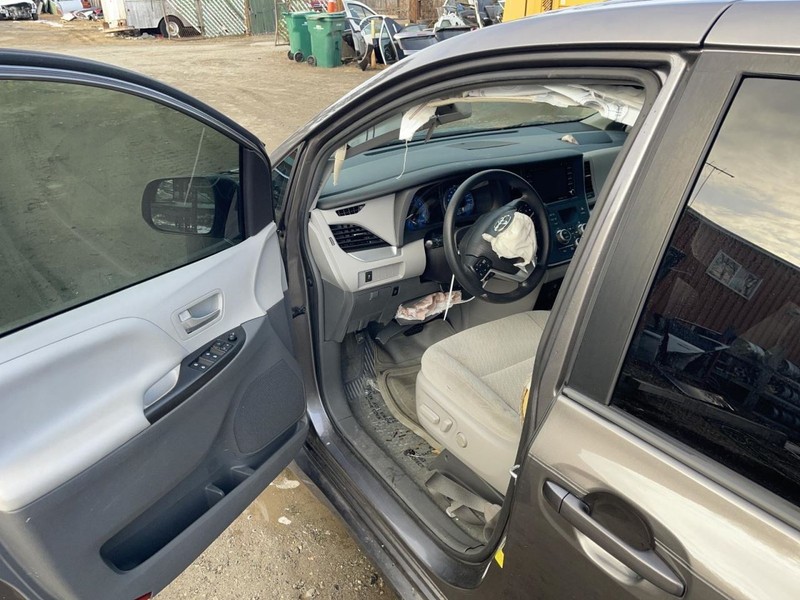 2015-2020 TOYOTA SIENNA LEFT A-PILLAR GRAY PC:1H1 3.5L AT FWD 61K -LE- 64145