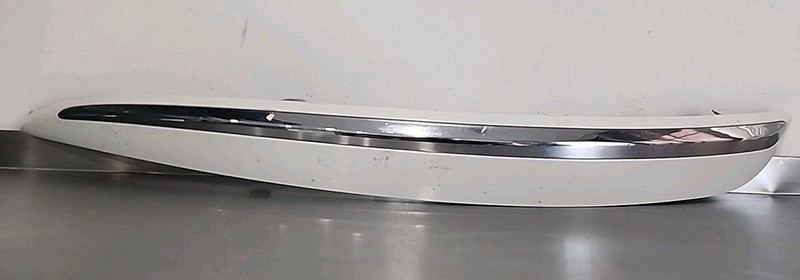 White 11-2013 HYUNDAI Equus Front Lower Left Side Bumper Molding OEM 86575-3N000