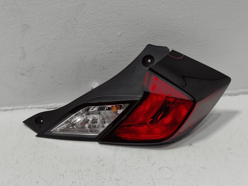 DEFECT! 2016-20 HONDA CIVIC COUPE REAR PASSENGER OUTER TAILLIGHT TAIL LIGHT OEM