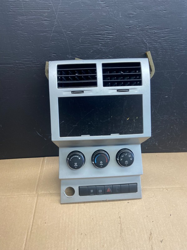 2007 to 2012 Dodge Nitro Dash Climate Temperature Control Radio Bezel ab9299 DG