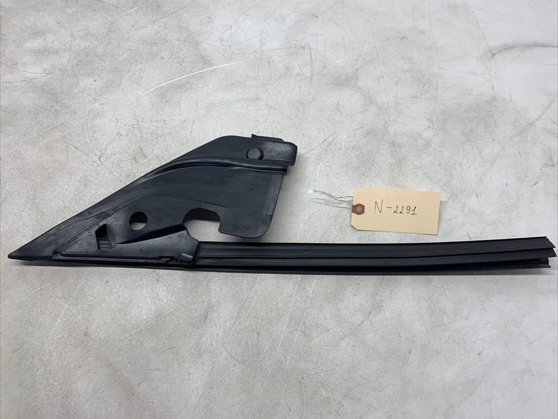 20-21 Tesla Y MY Front Left A-Pillar Flag Glass Run Weatherstrip Seal 2291 B113