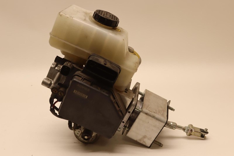 2011-2012 INFINITI QX56 4X2 POWER ANTI LOCK ABS BRAKE BOOSTER MASTE CYLINDER OEM