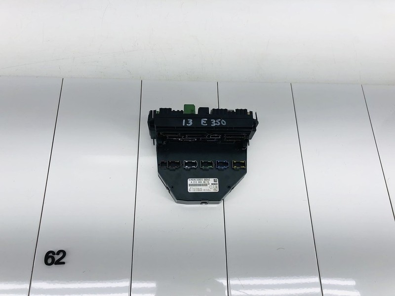 10-15 MERCEDES BENZ E350 3.5L V6 GAS ENGINE FUSE & RELAY BOX HOLDER OEM