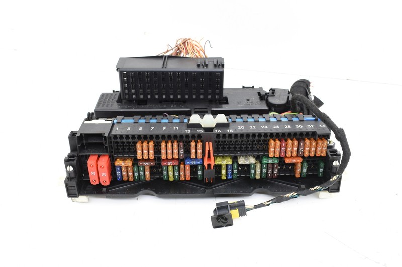 2005 BMW 325i E46 SEDAN FRONT FUSE BOX RELAY POWER JUNCTION BLOCK BOX OEM KW37