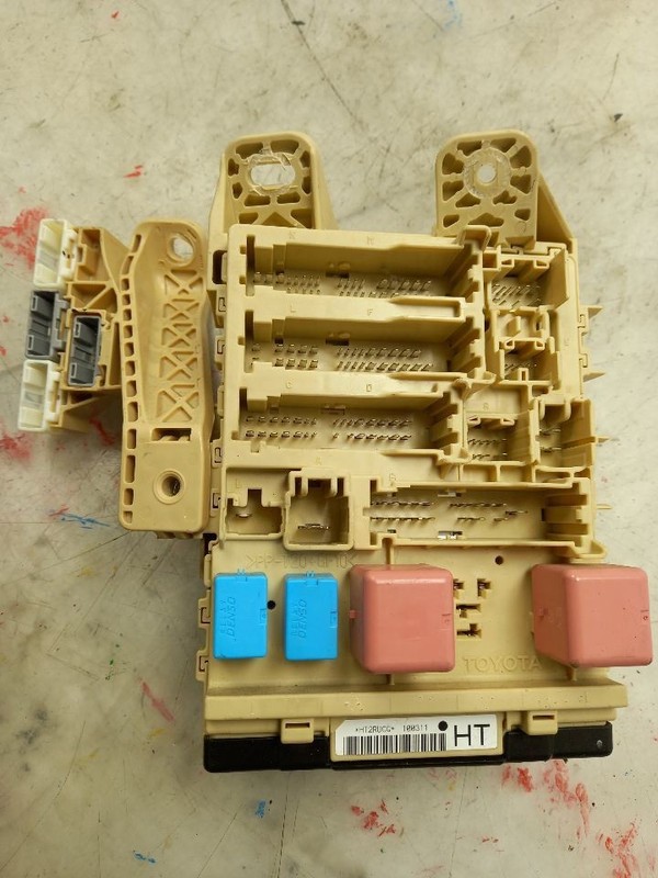12 TOYOTA VENZA LE 2.7L JUNCTION BOX CABIN FUSE BOX 82730-0T062
