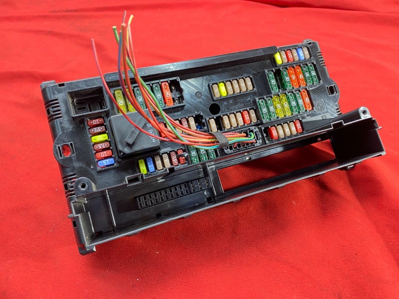 BMW F01 F02 F06 F10 F13 Front Power Distribution Relay Fuse Box Module Unit OEM✅
