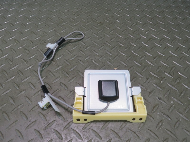 2003-2007 LEXUS UZJ100L LX470 NAVIGATION ANTENNA CONTROL MODULE 86860-60080
