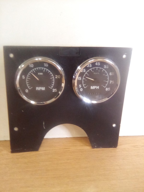 International 9200 Instrument Cluster 3517431C91 "READ DESCRIPTION"