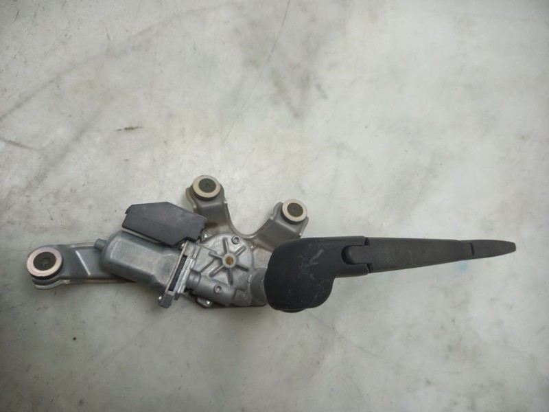 11-17 LEXUS CT200H REAR WIPER MOTOR