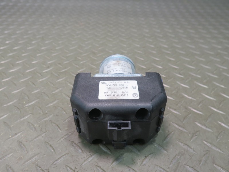 2006-2012 BENTLEY CONTINENTAL FLYING SPUR REAR BATTERY DISCHARGE RELAY MODULE