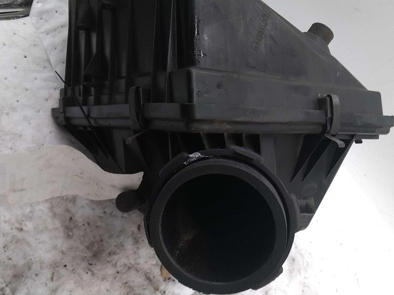 Used Air Cleaner Assembly fits: 1998 Jeep Grand cherokeeGrade B