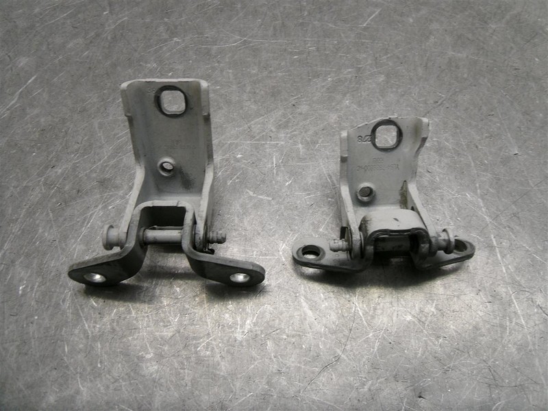 2001 FORD ESCAPE PASSENGER REAR DOOR HINGES PAIR OEM 133.FD8C01