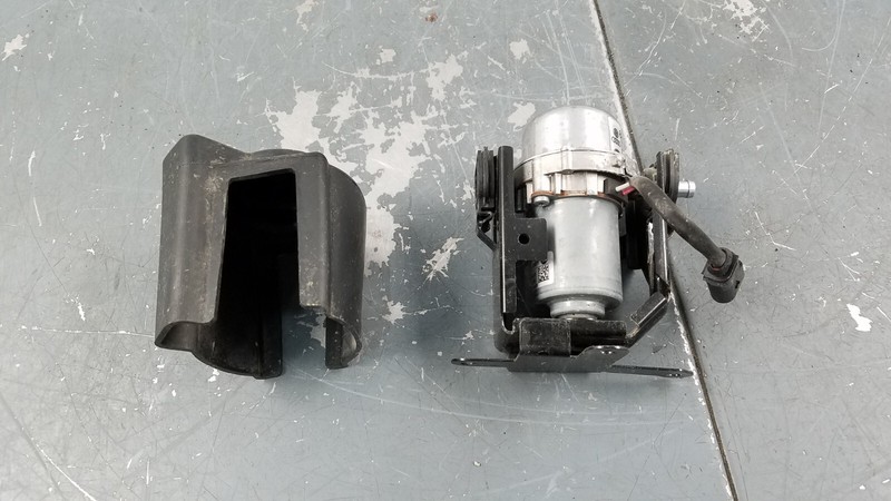 2015 12 - 16 Lamborghini Aventador LP700-4 Brake Vacuum Pump #3666 M7