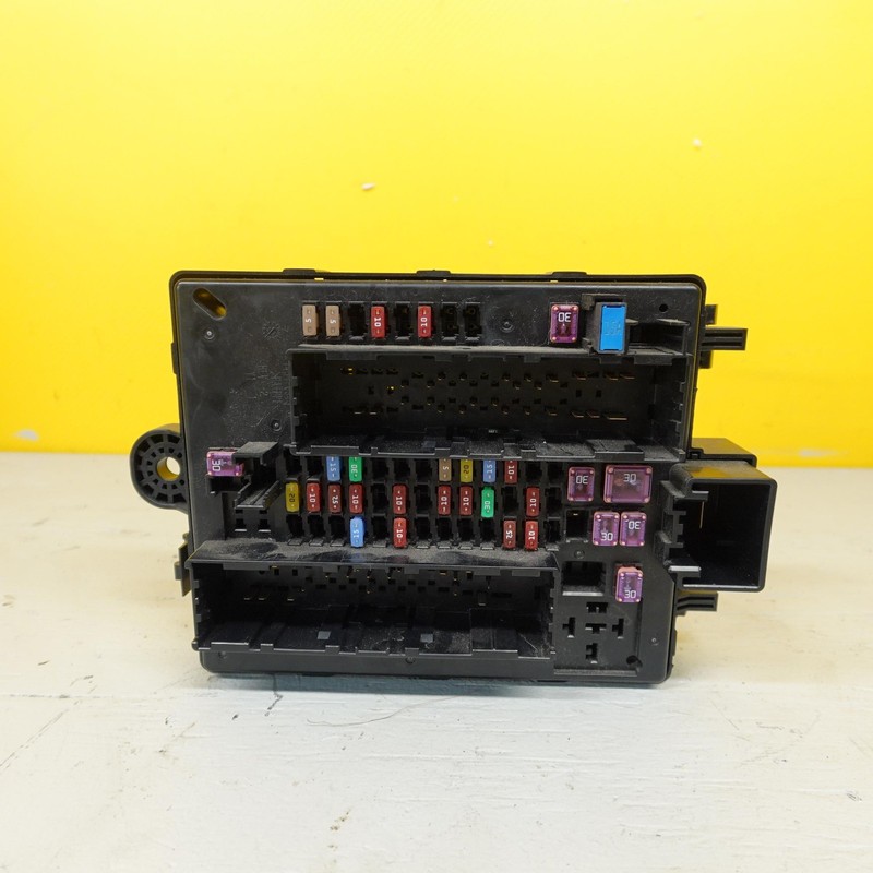 2022-2024 CHEVROLET TRAVERSE FUSE RELAY BLOCK BOX ASSEMBLY OEM 84604297