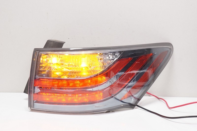 LEXUS CT200h Right RH Outer Tail Lamp Tail Light OEM 2011 - 2013