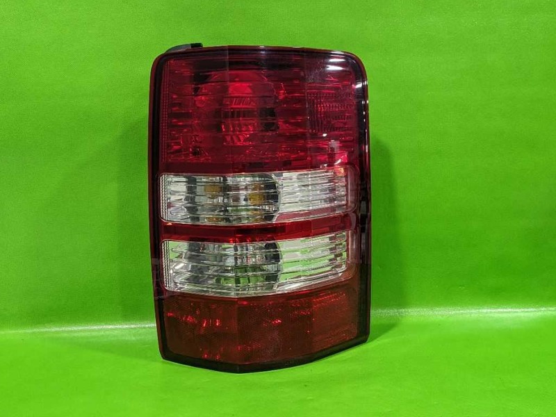 08-12 LIBERTY PASSENGER RIGHT TAILLIGHT LAMP OEM 4507-28