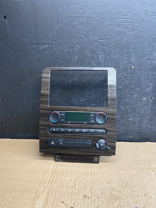 2005 to 2007 Ford Freestyle Montego Climate Control Radio Bezel Trim ae1816DG