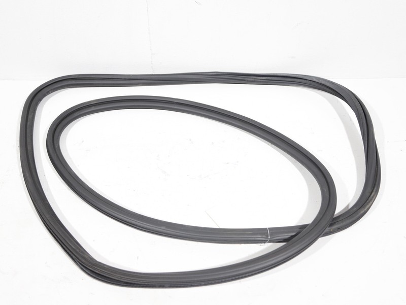 OEM 2015 - 2018 PORSCHE MACAN S 95B FRONT LEFT DOOR BODY WEATHERSTRIP SEAL