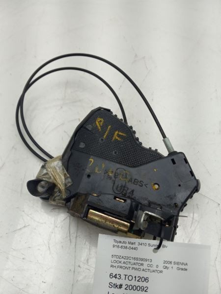 2006 TOYOTA SIENNA XLE PASSENGER SIDE FRONT DOOR LOCK ACTUATOR
